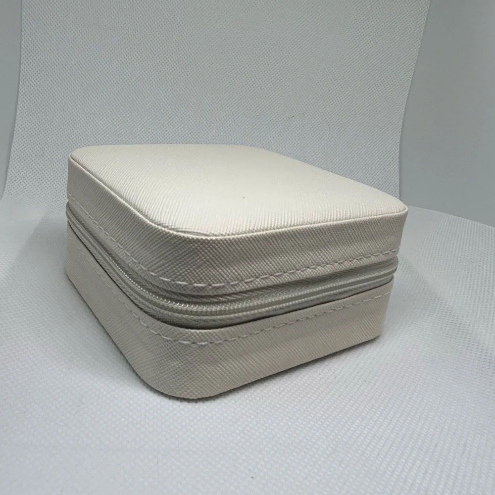 Chic‎ Cream Jewelry Storage Case